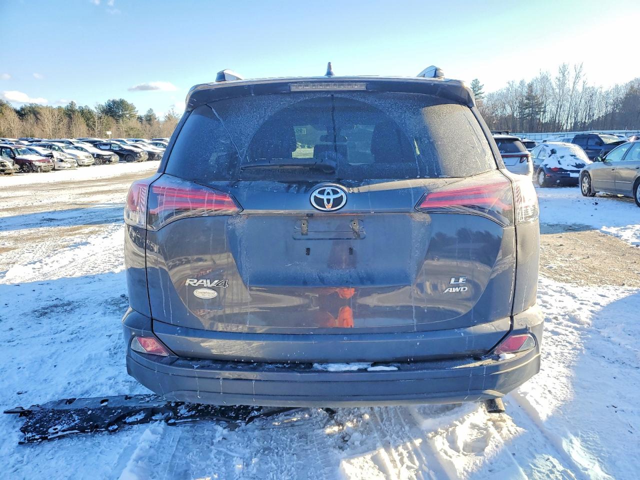 2018 TOYOTA RAV4 LE photo 6