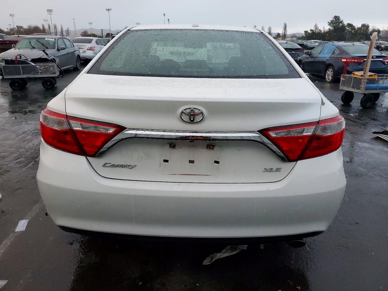 2017 TOYOTA CAMRY LE photo 6