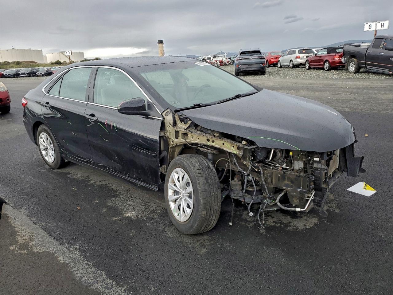 2015 TOYOTA CAMRY LE photo 4