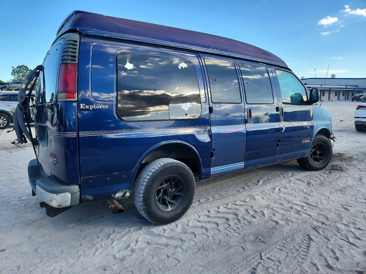 2002 GMC SAVANA RV G1500 photo 3
