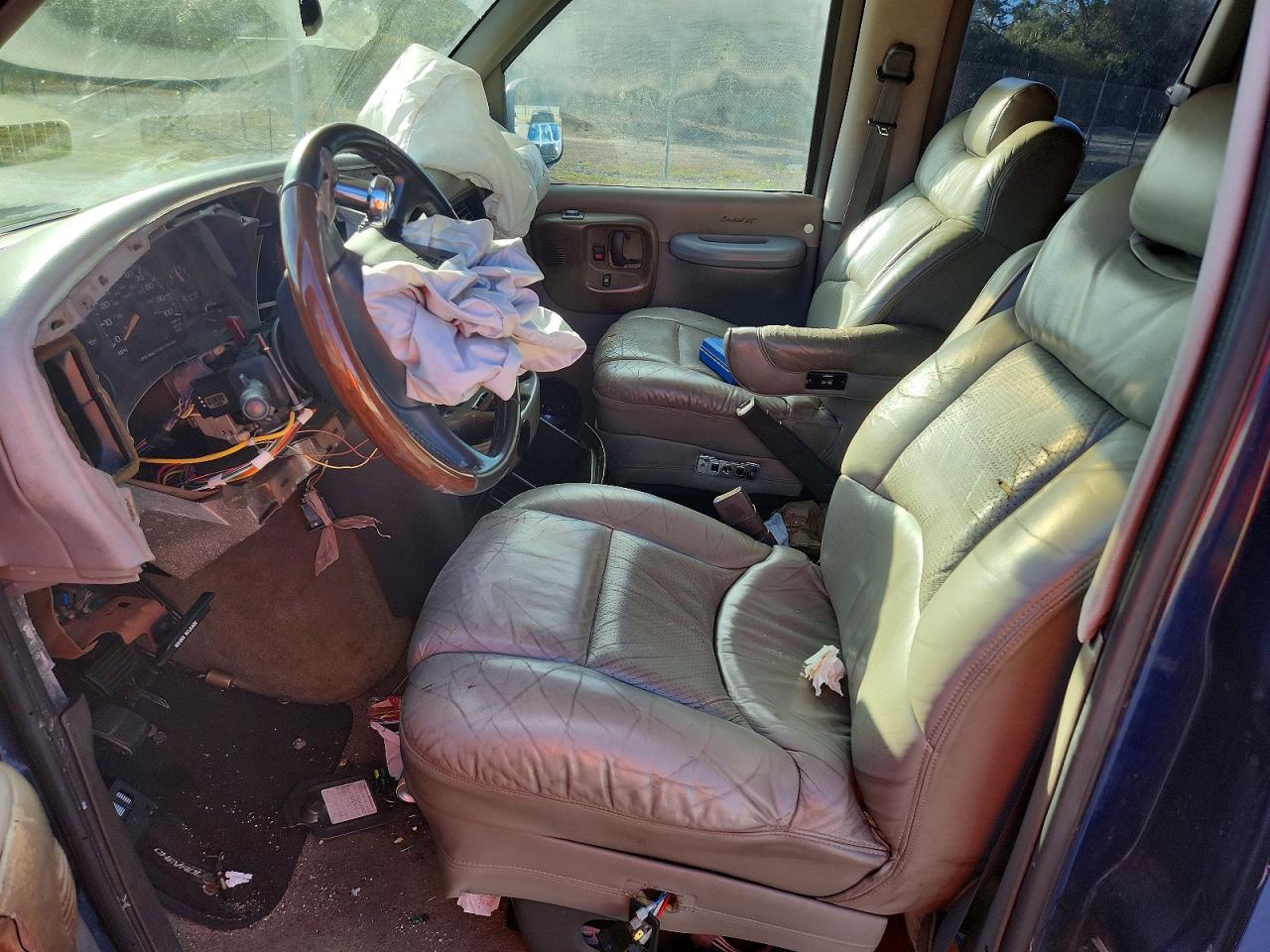2002 GMC SAVANA RV G1500 photo 7