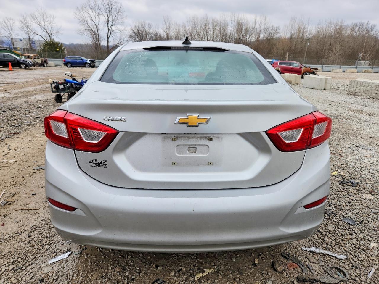 2017 CHEVROLET CRUZE LS photo 6