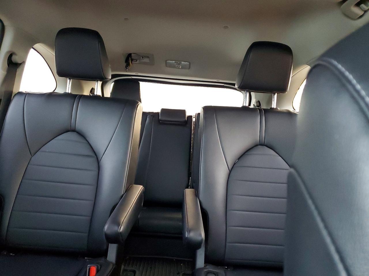 2024 TOYOTA HIGHLANDER LE photo 10