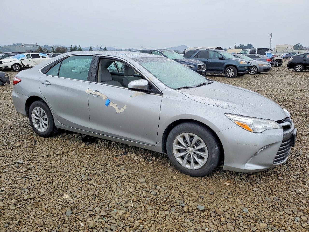 2017 TOYOTA CAMRY LE photo 4