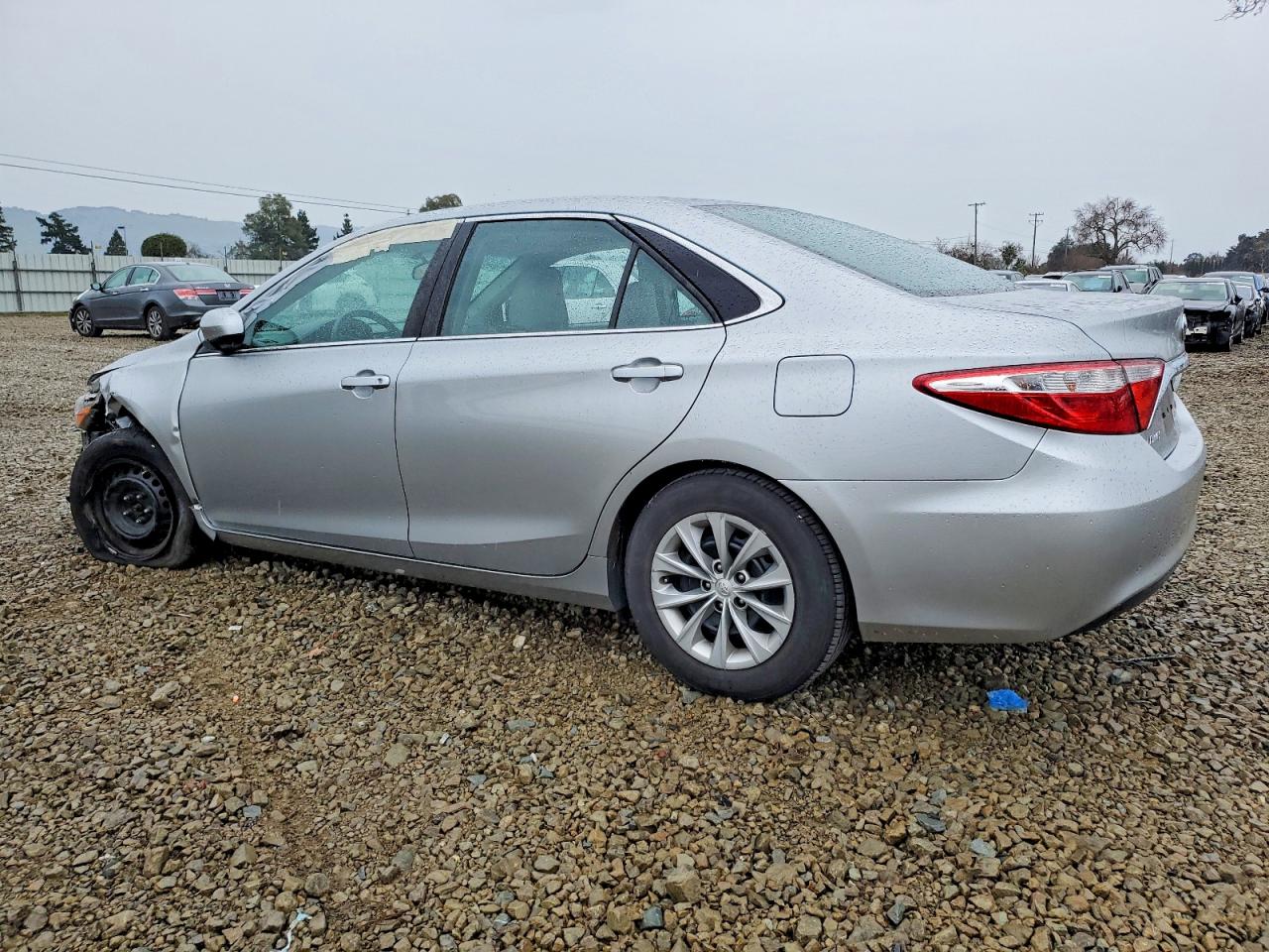 2017 TOYOTA CAMRY LE photo 2