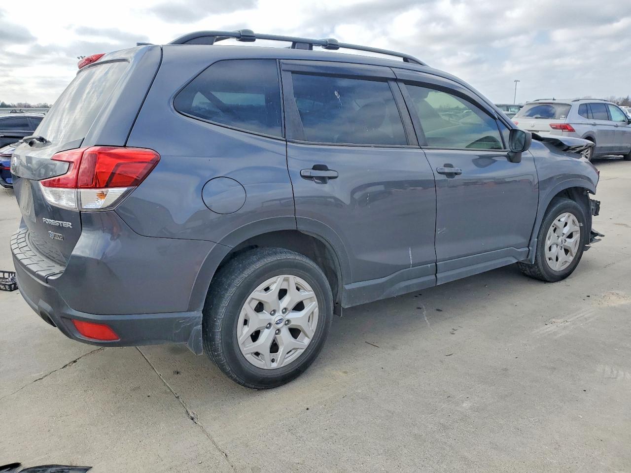 2021 SUBARU FORESTER photo 3