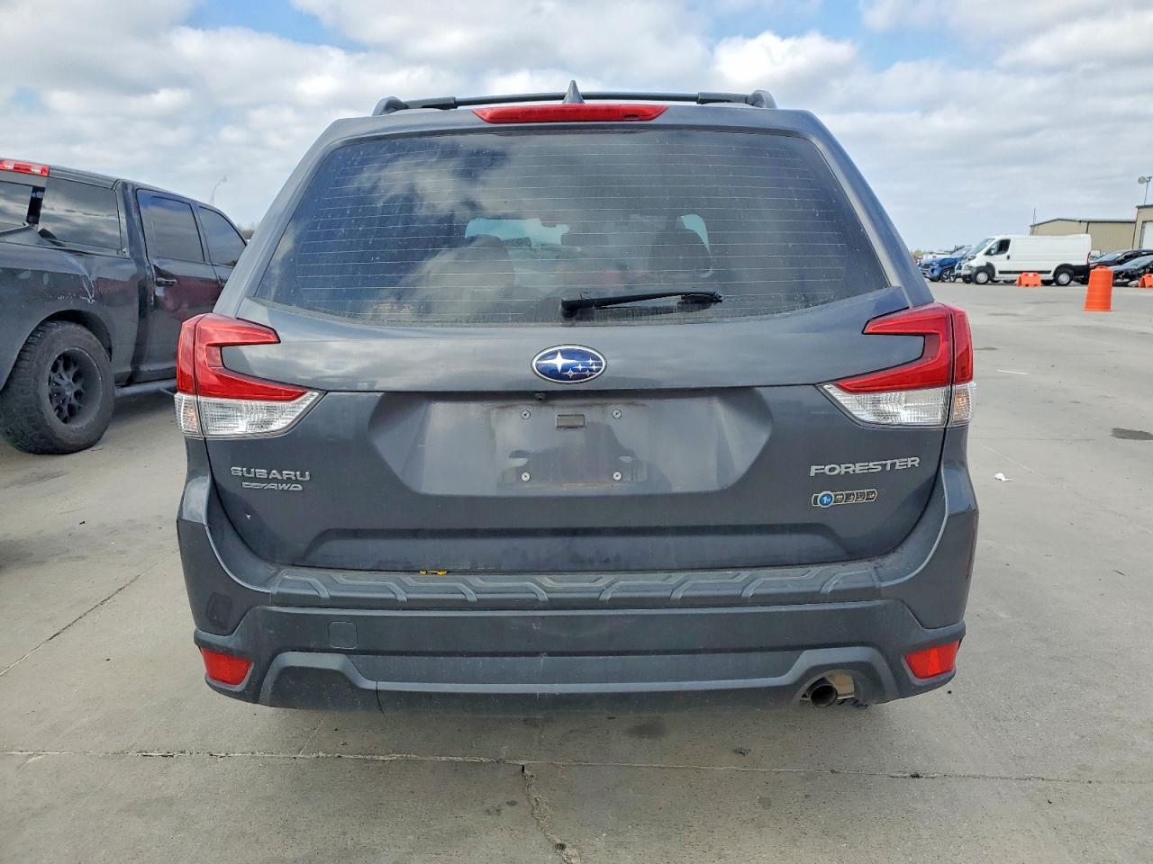 2021 SUBARU FORESTER photo 6