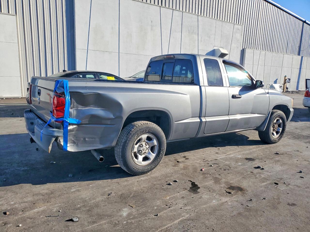 2005 DODGE DAKOTA ST photo 3
