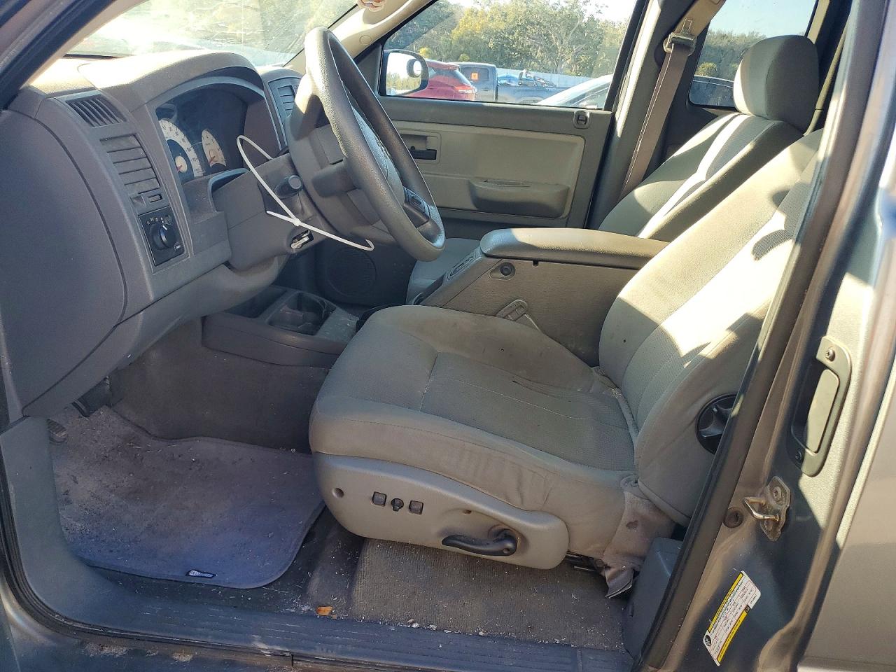 2005 DODGE DAKOTA ST photo 7