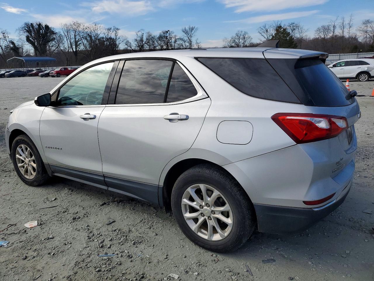 2018 CHEVROLET EQUINOX LT photo 2
