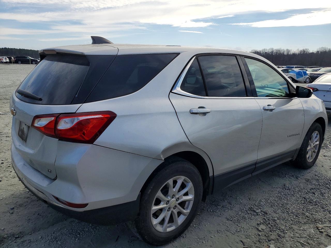 2018 CHEVROLET EQUINOX LT photo 3
