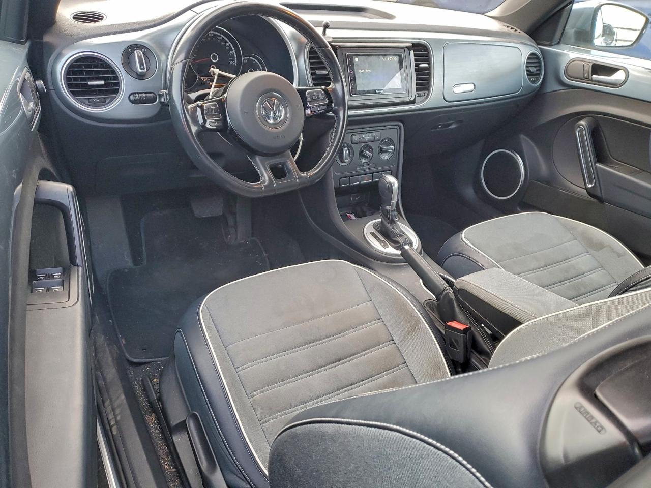 2016 VOLKSWAGEN BEETLE S/SE photo 22