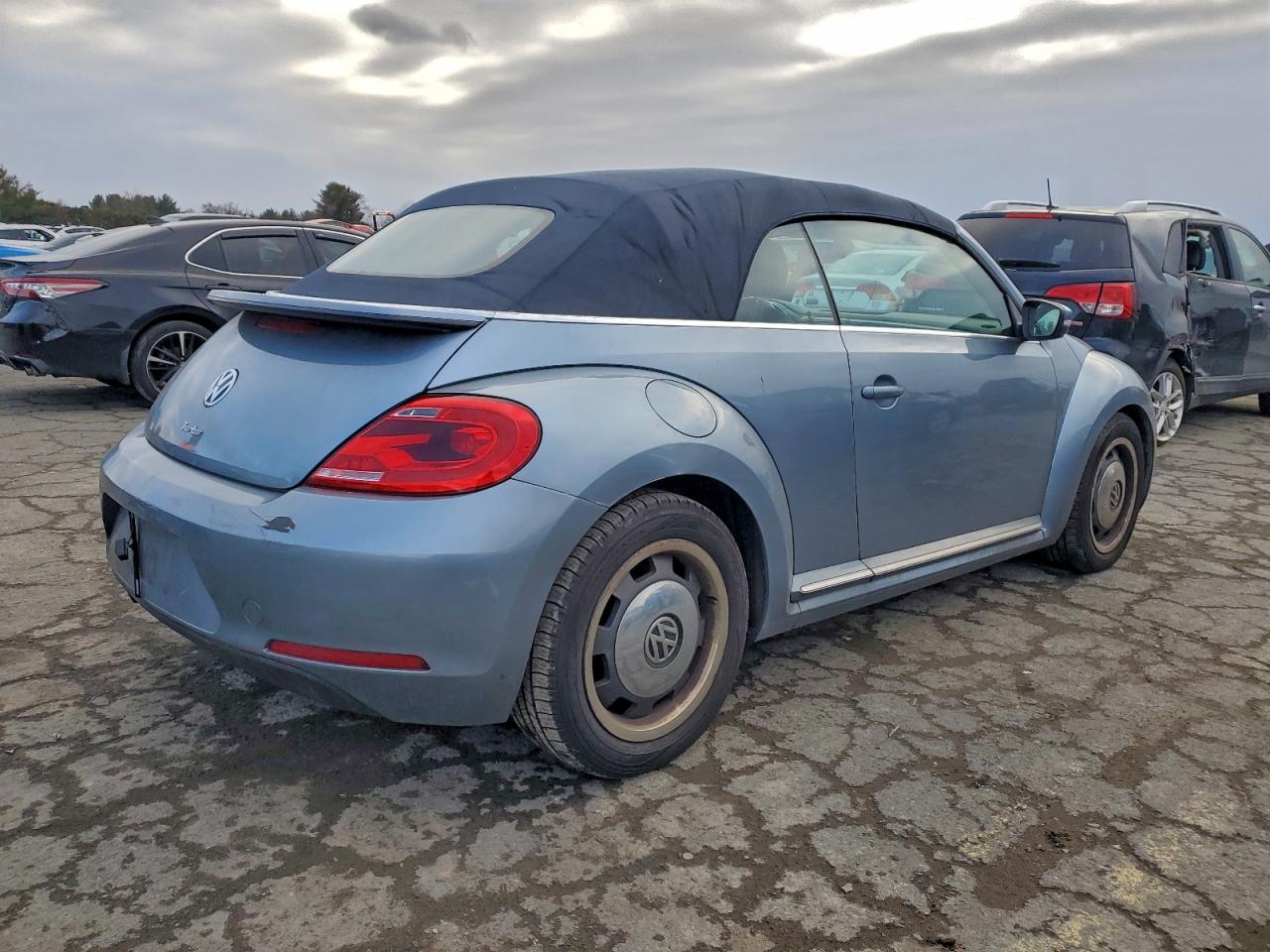 2016 VOLKSWAGEN BEETLE S/SE photo 7
