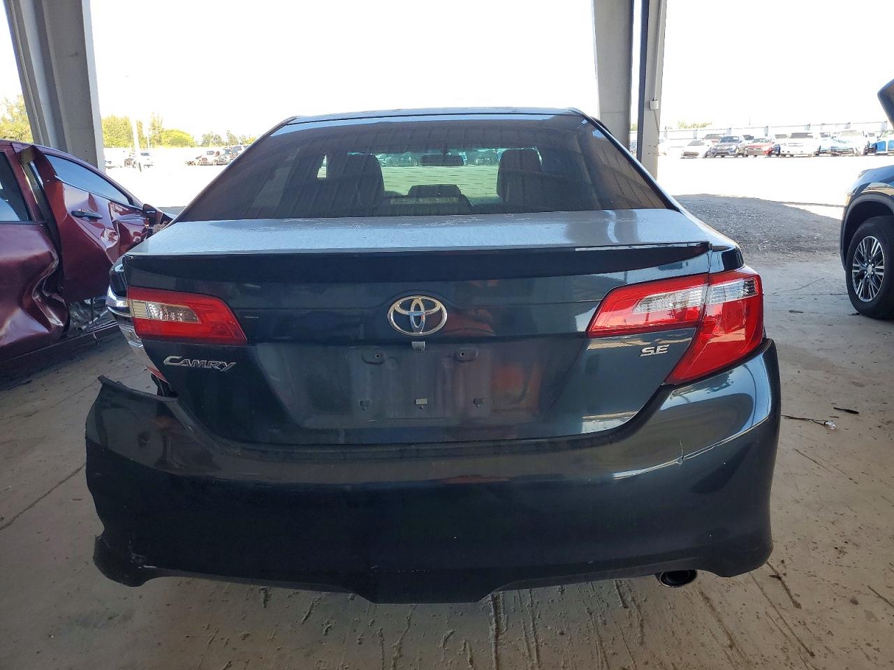 2014 TOYOTA CAMRY L photo 6