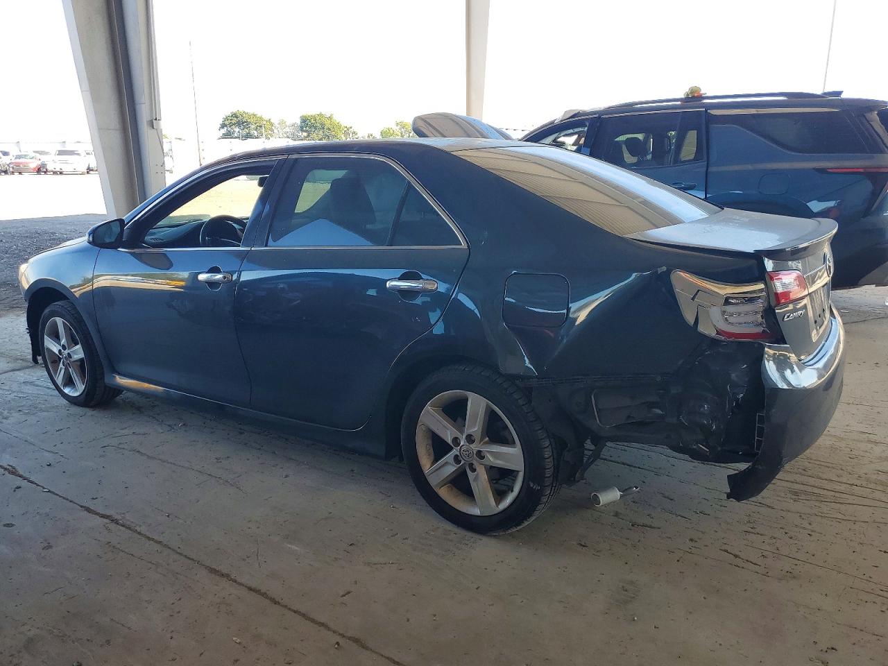 2014 TOYOTA CAMRY L photo 2