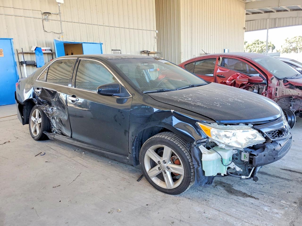 2014 TOYOTA CAMRY L photo 4