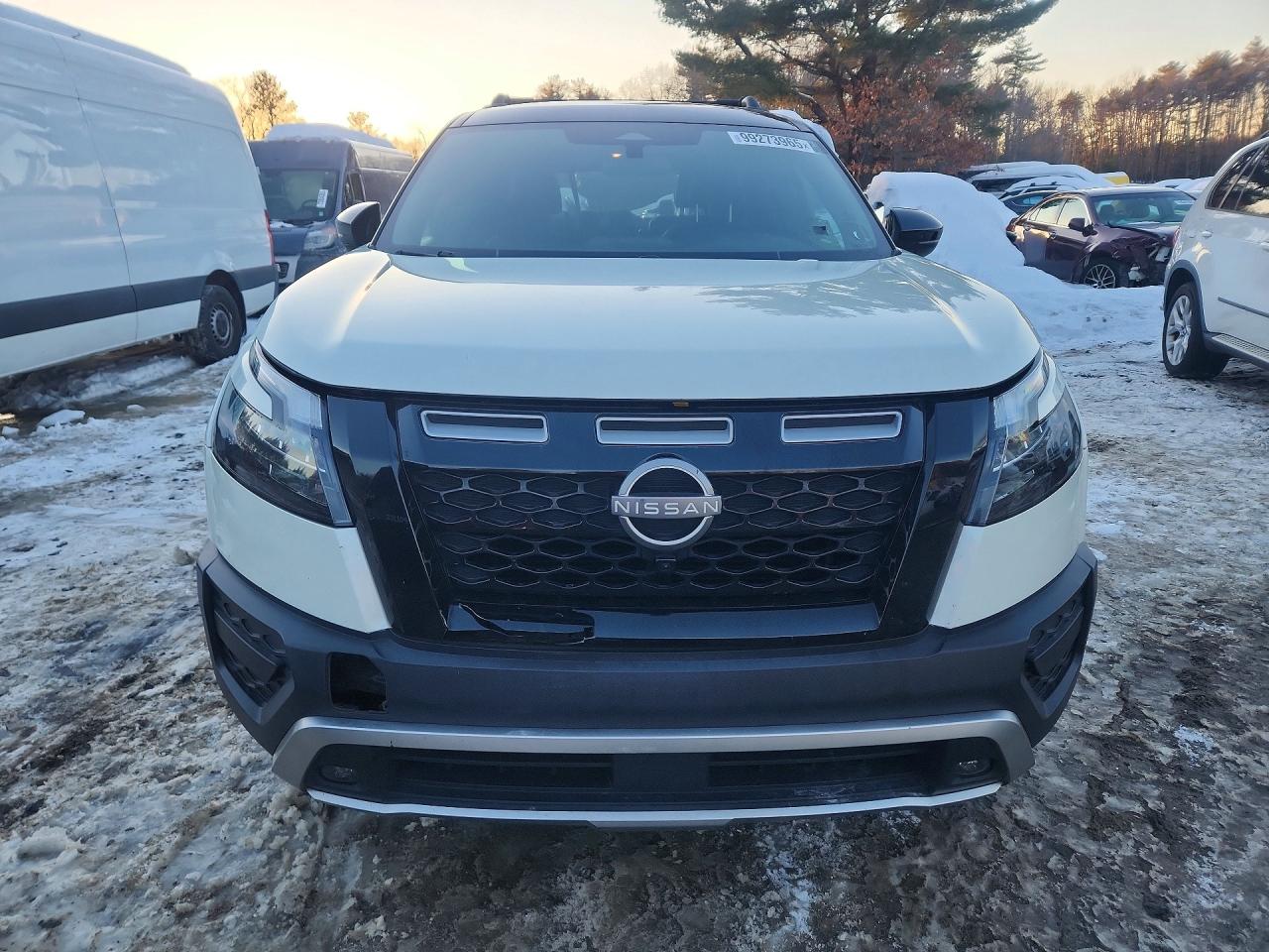2023 NISSAN PATHFINDER SV photo 5