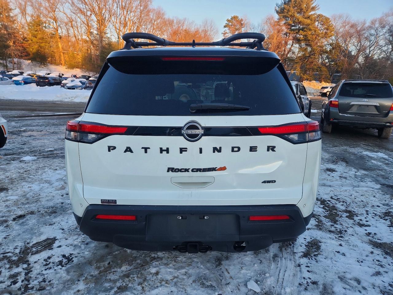 2023 NISSAN PATHFINDER SV photo 6