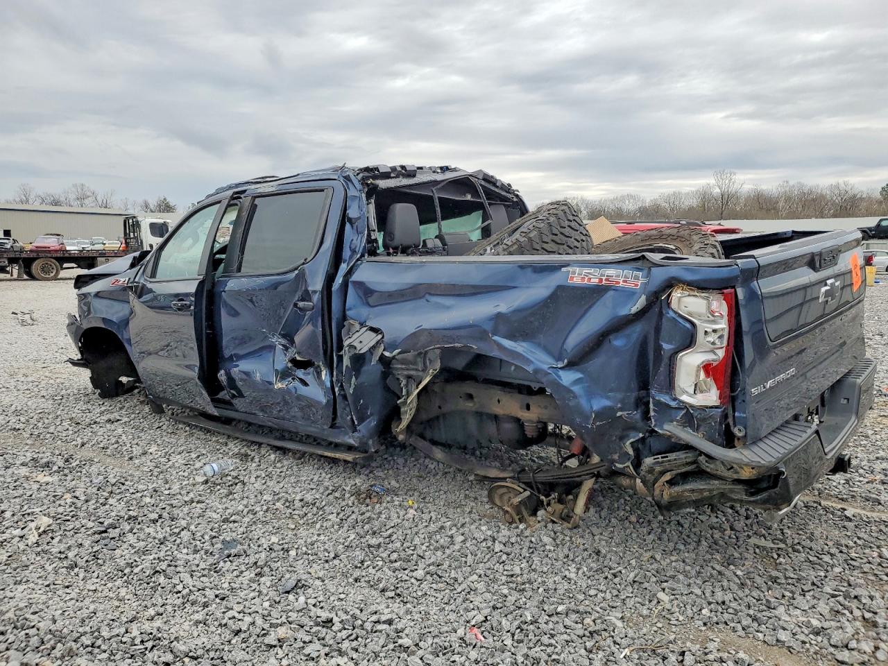 2021 CHEVROLET SILVERADO K1500 LT TRAIL BOSS photo 2