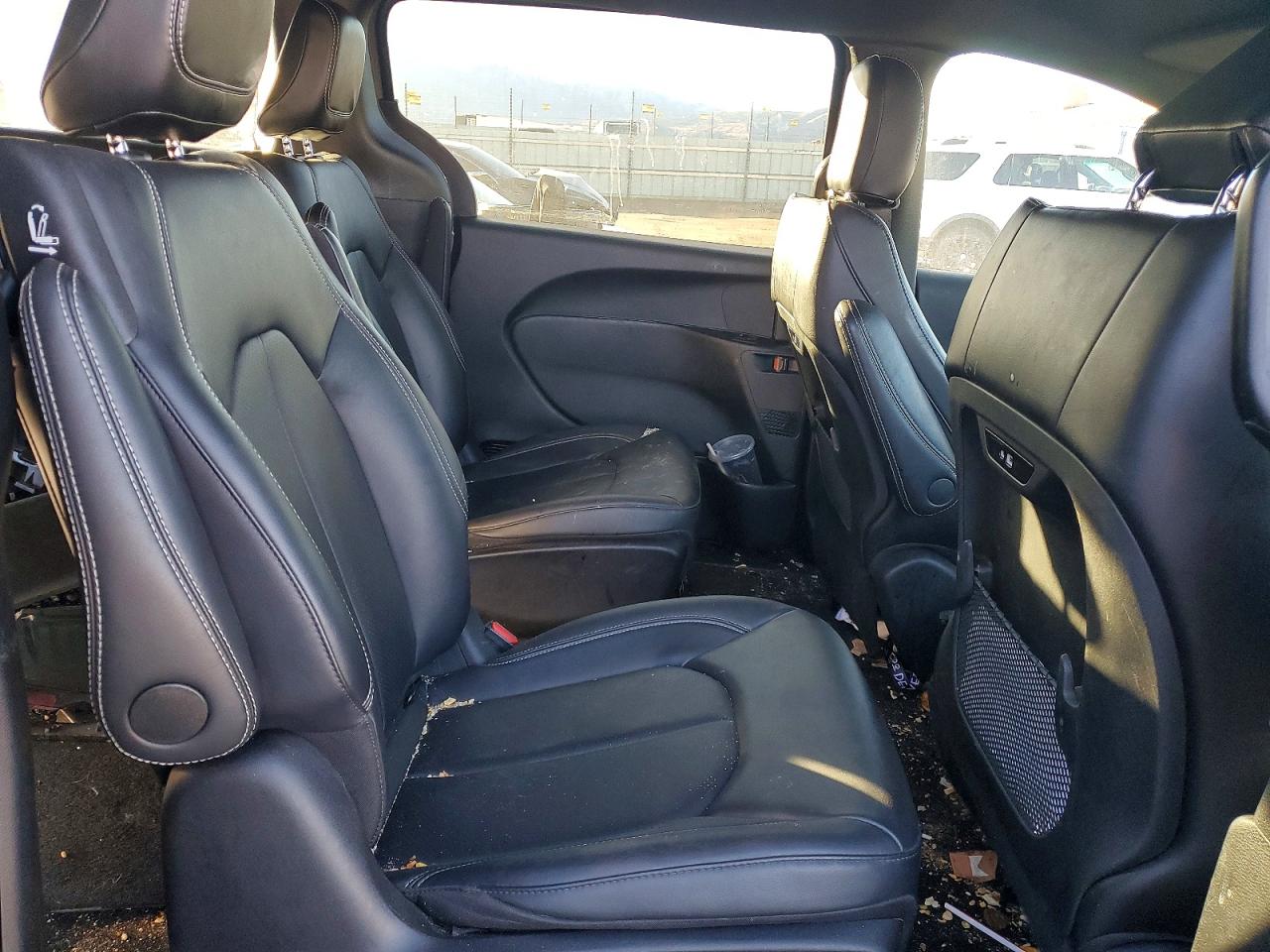 2024 CHRYSLER PACIFICA HYBRID SELECT photo 11