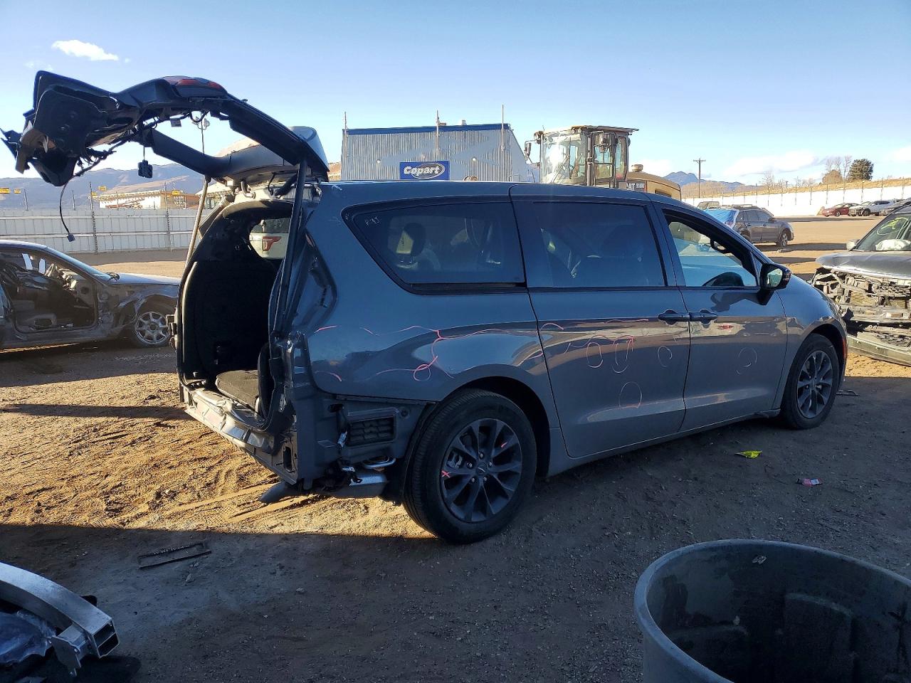 2024 CHRYSLER PACIFICA HYBRID SELECT photo 3