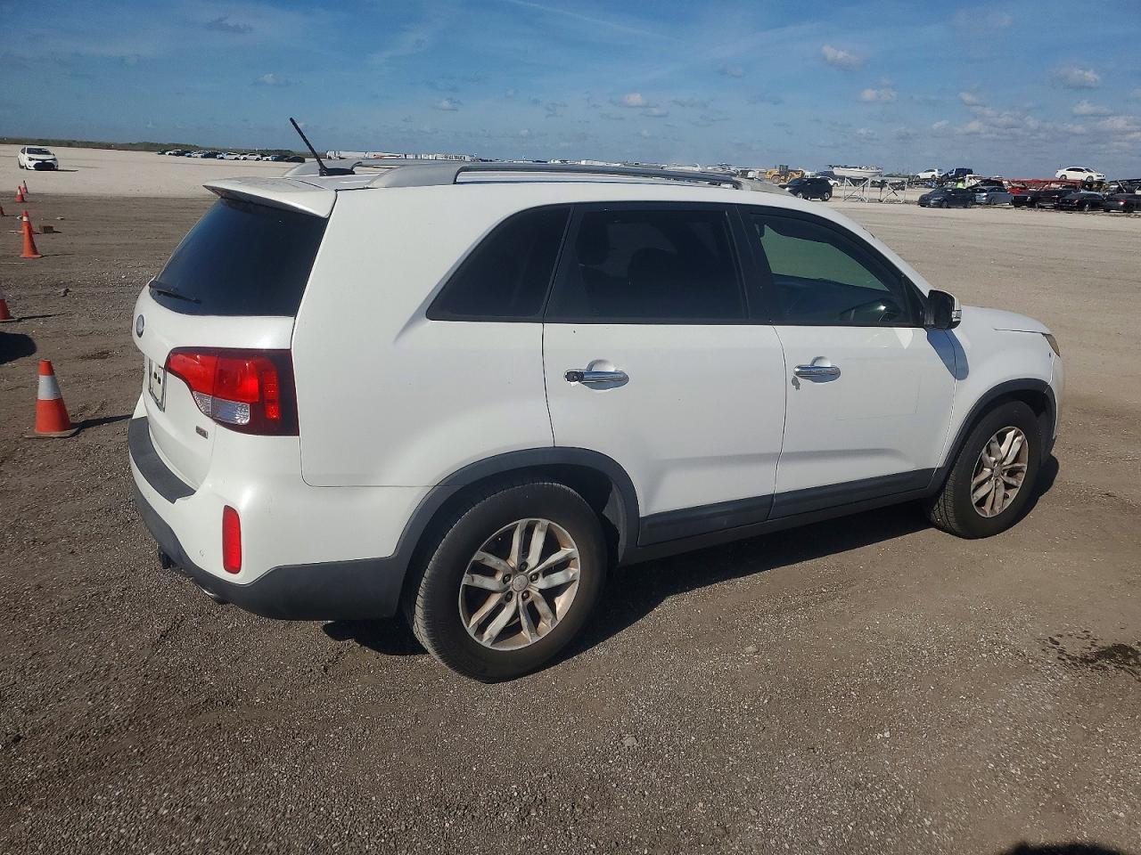 2014 KIA SORENTO LX photo 3