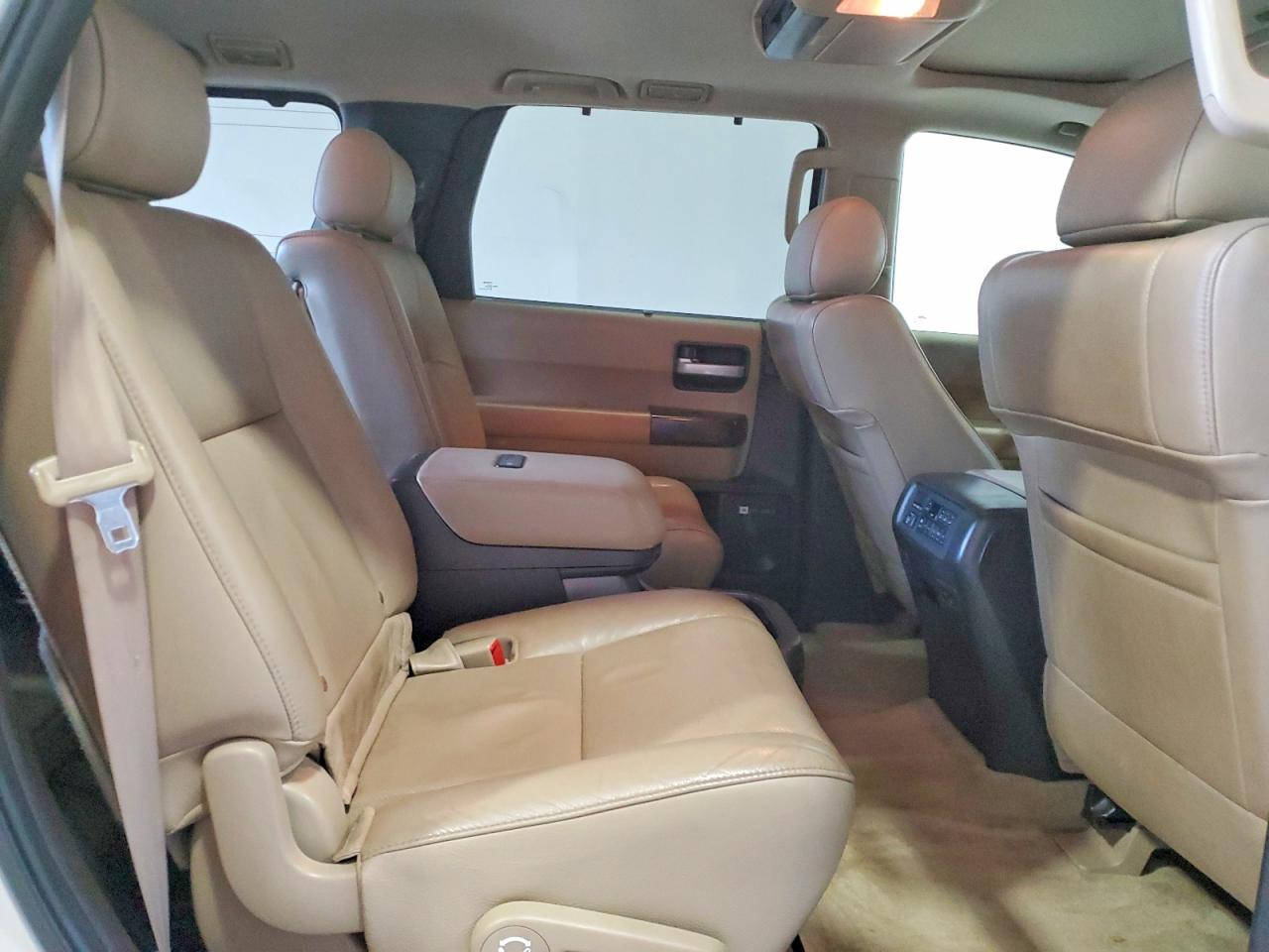 2011 TOYOTA SEQUOIA PLATINUM photo 11
