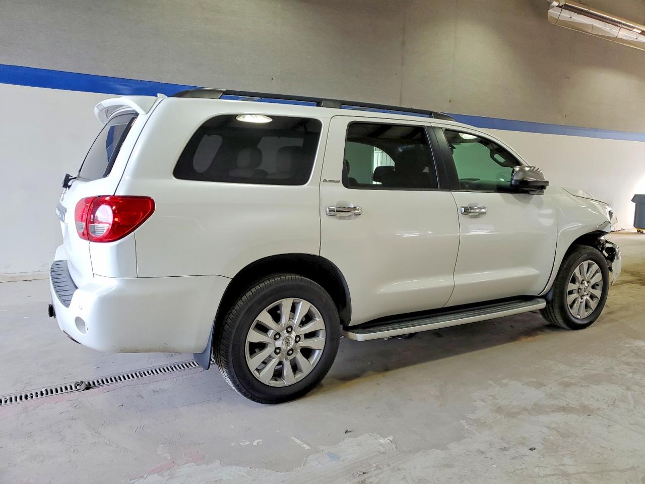 2011 TOYOTA SEQUOIA PLATINUM photo 3