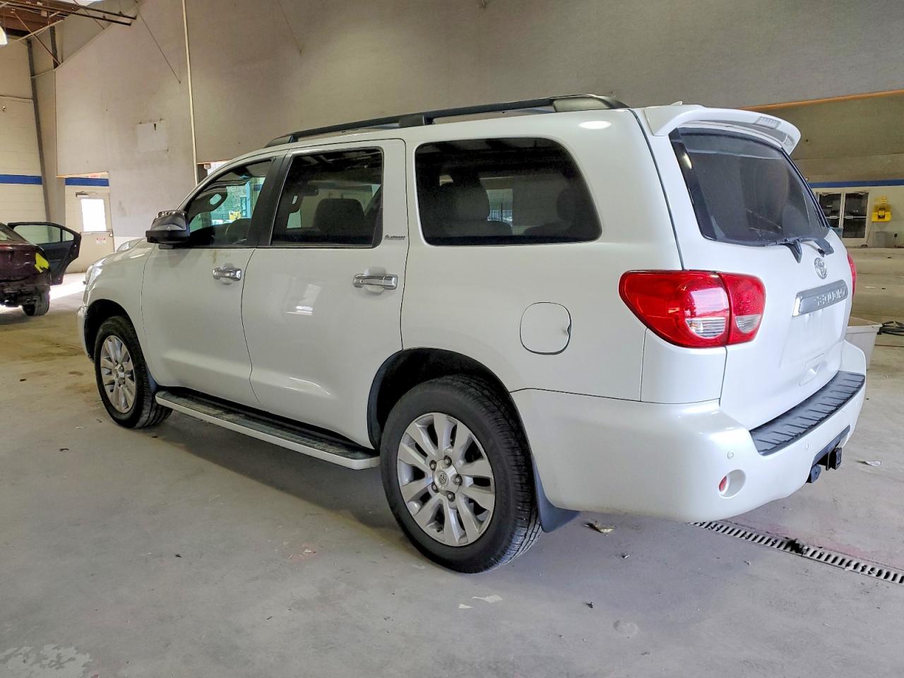 2011 TOYOTA SEQUOIA PLATINUM photo 2