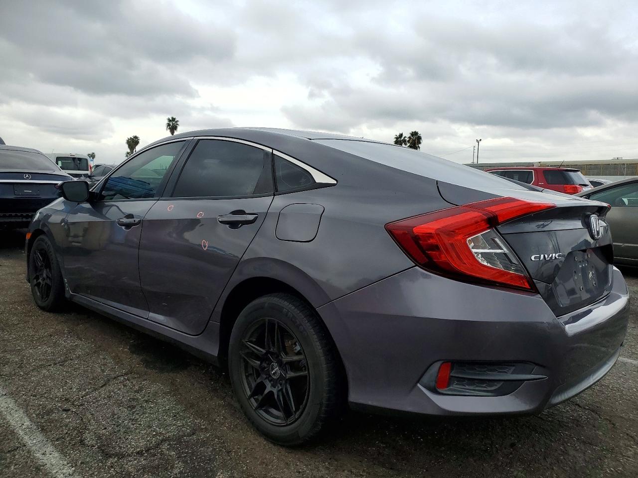 2017 HONDA CIVIC LX photo 5