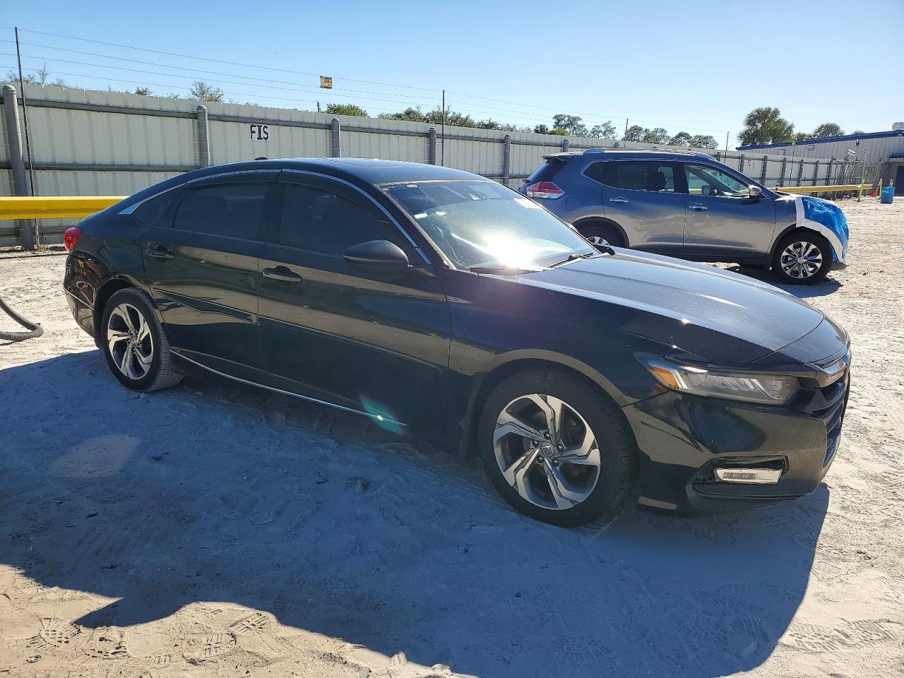 2018 HONDA ACCORD EX photo 4