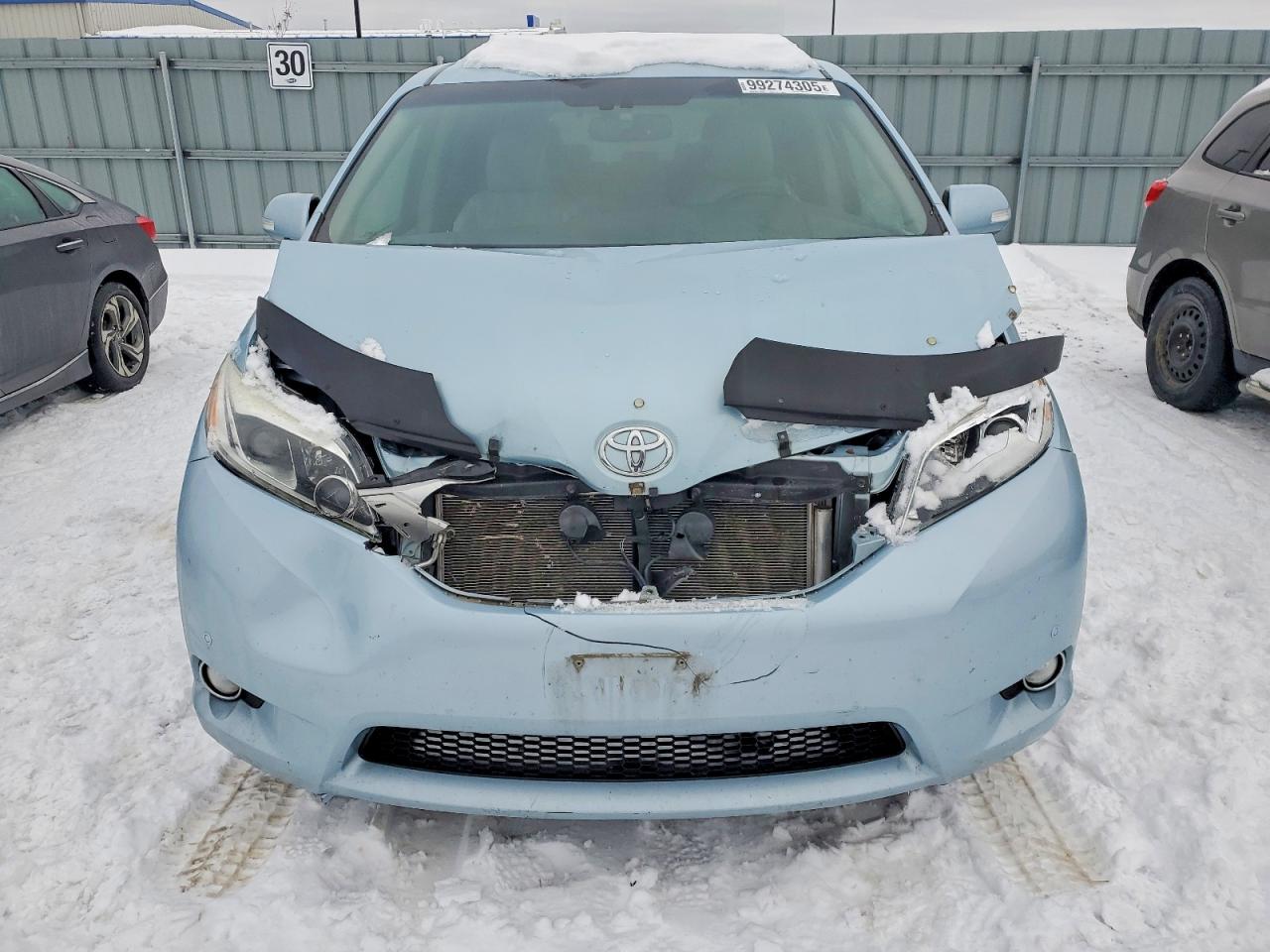 2015 TOYOTA SIENNA XLE photo 5