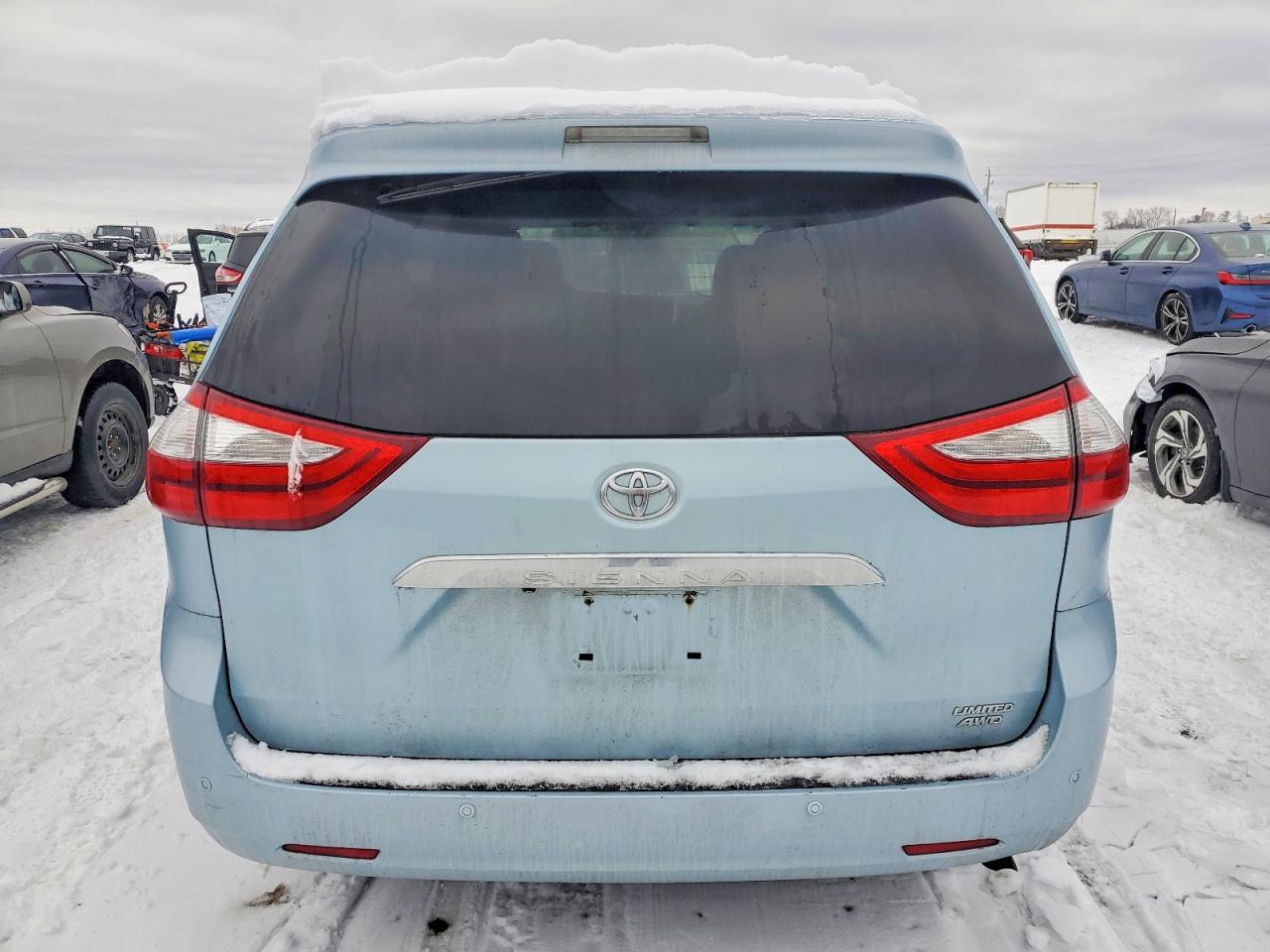 2015 TOYOTA SIENNA XLE photo 6