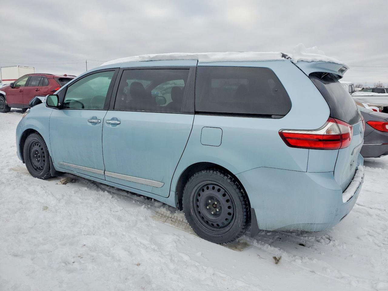 2015 TOYOTA SIENNA XLE photo 2