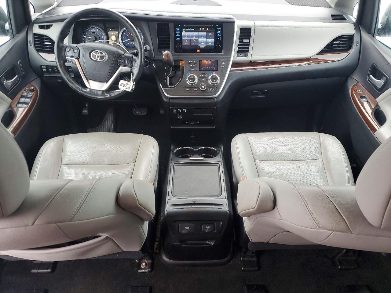 2015 TOYOTA SIENNA XLE photo 8