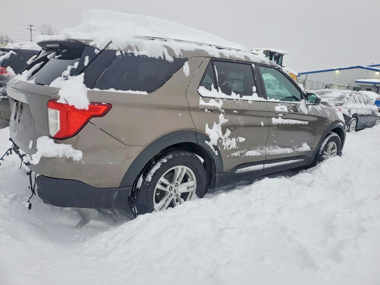 2021 FORD EXPLORER XLT photo 3
