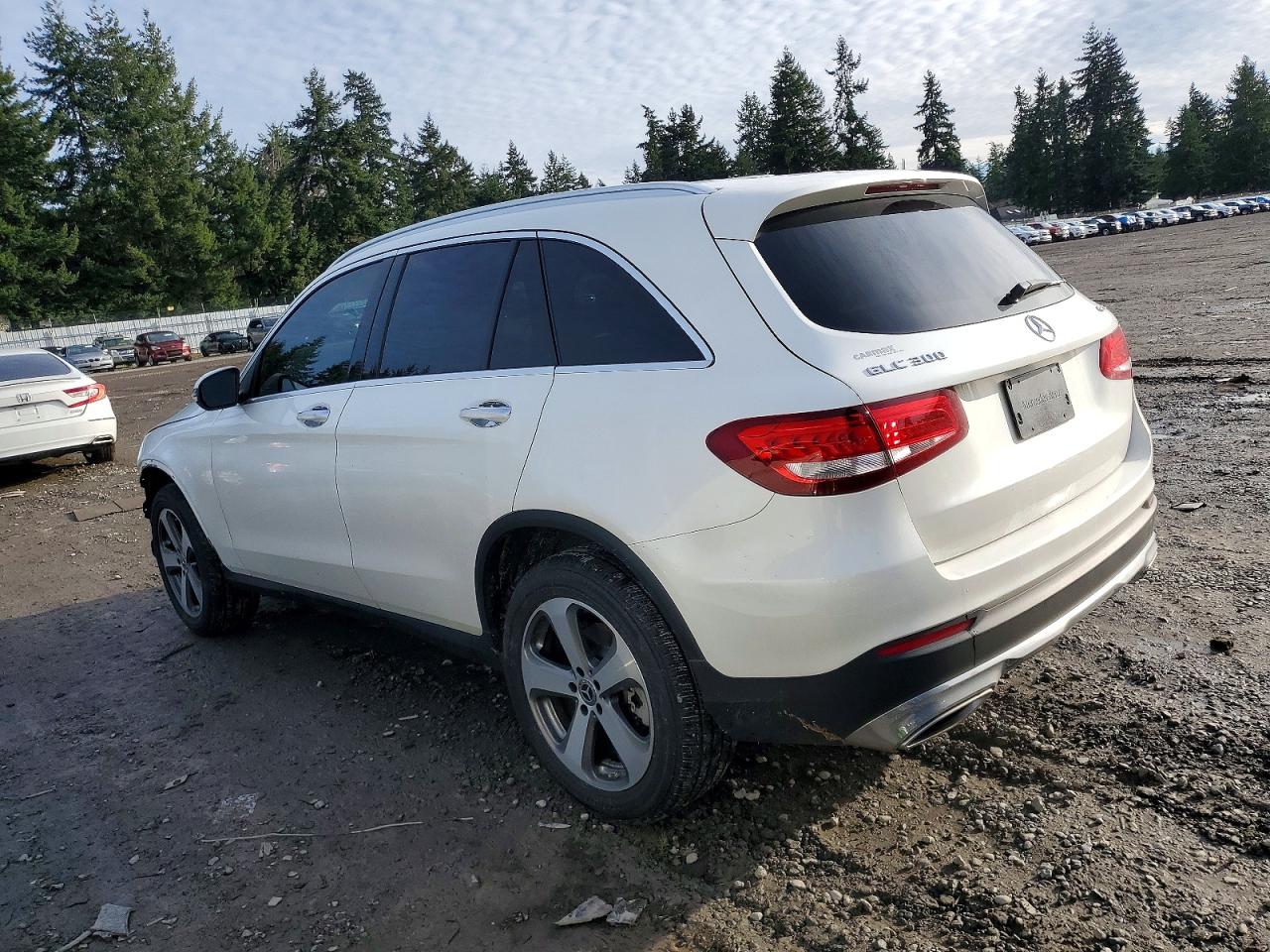 2017 MERCEDES-BENZ GLC 300 4MATIC photo 2