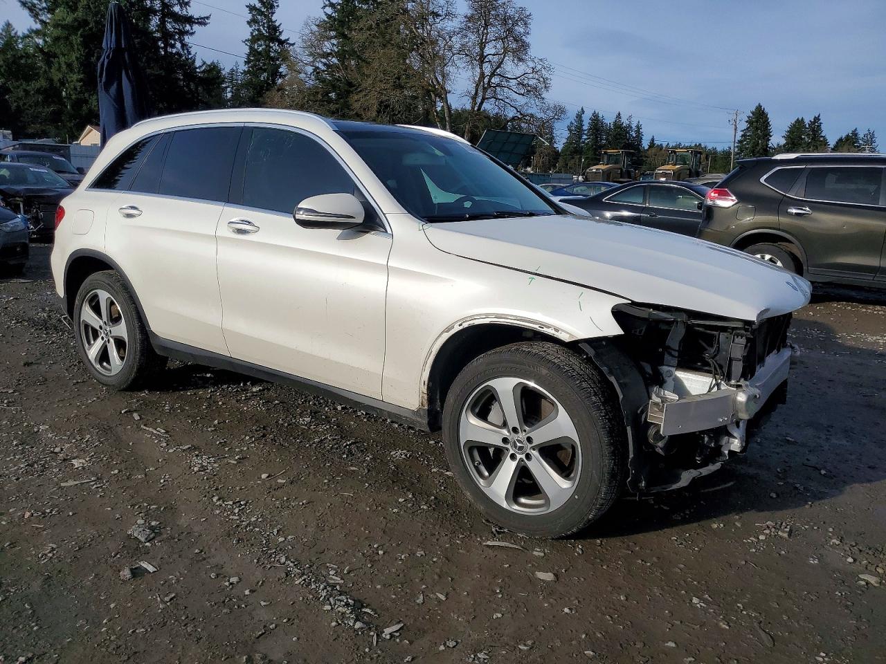 2017 MERCEDES-BENZ GLC 300 4MATIC photo 4