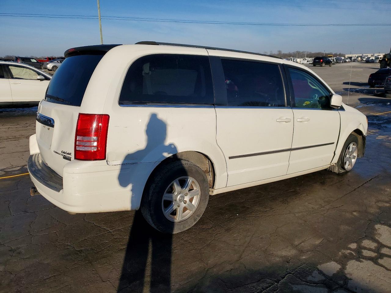 2010 CHRYSLER TOWN & COUNTRY TOURING photo 5
