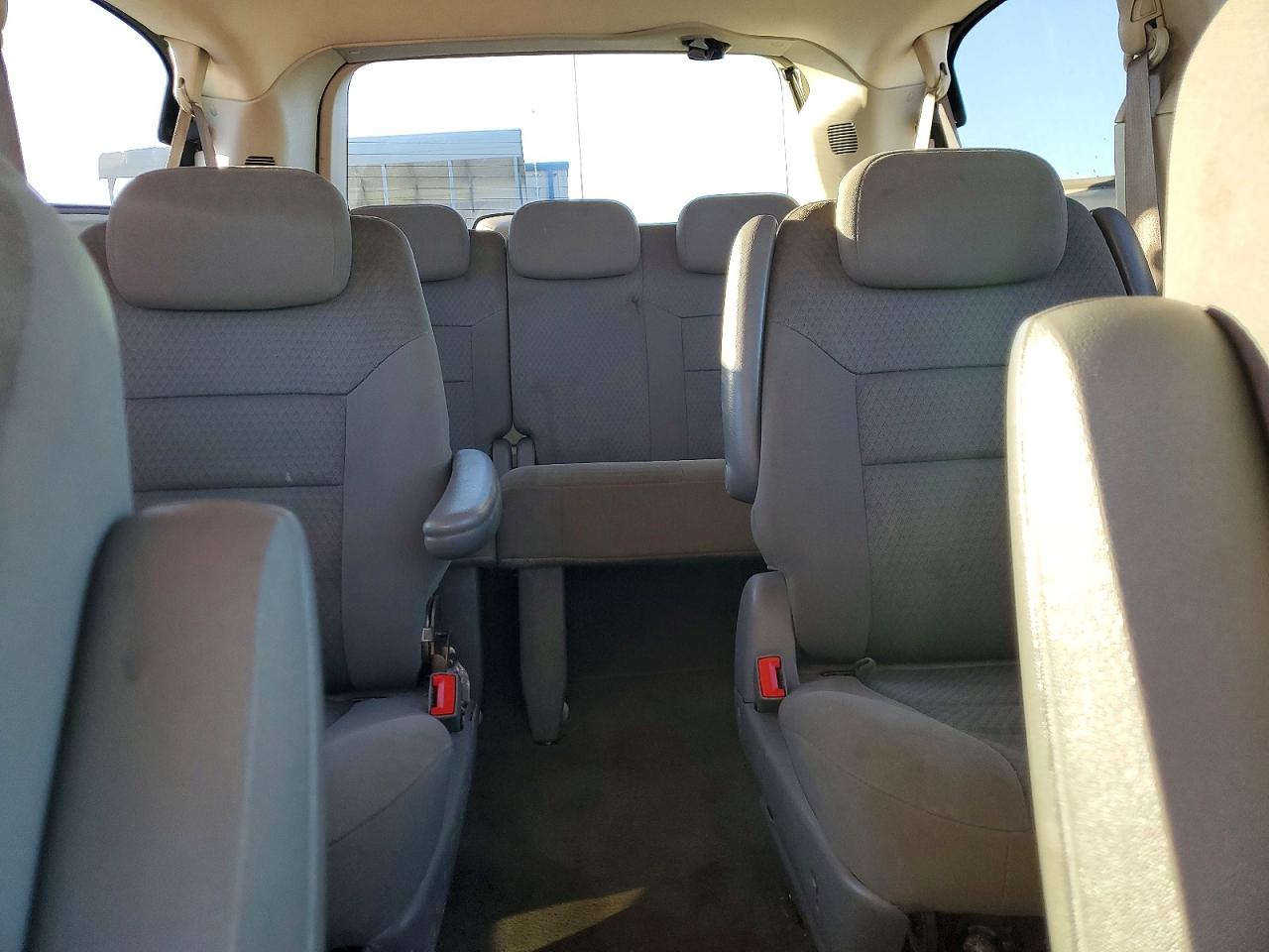 2010 CHRYSLER TOWN & COUNTRY TOURING photo 19