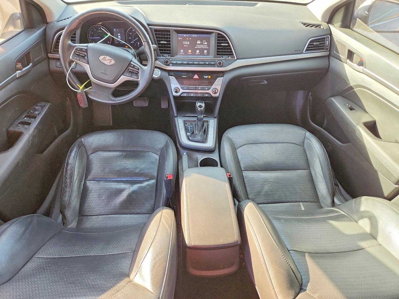 2017 HYUNDAI ELANTRA SE photo 8