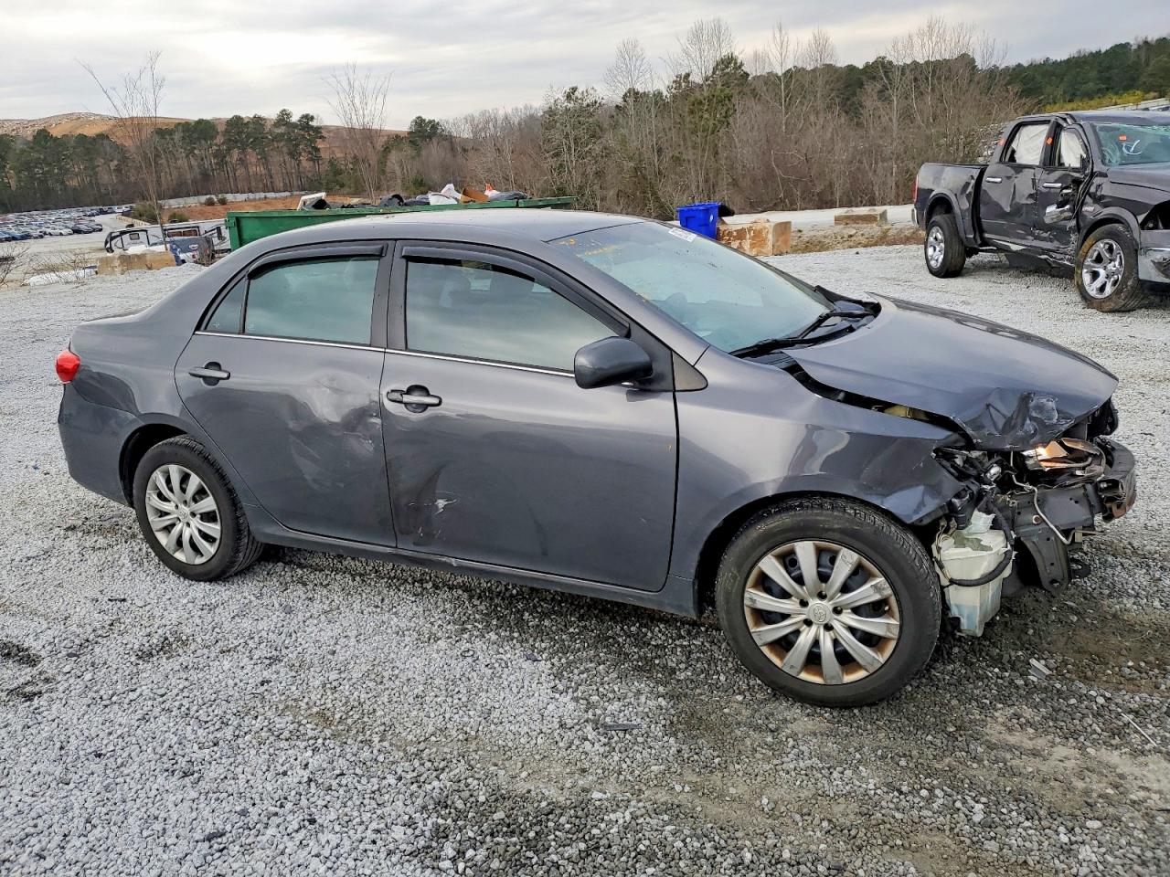 2013 TOYOTA COROLLA LE photo 4