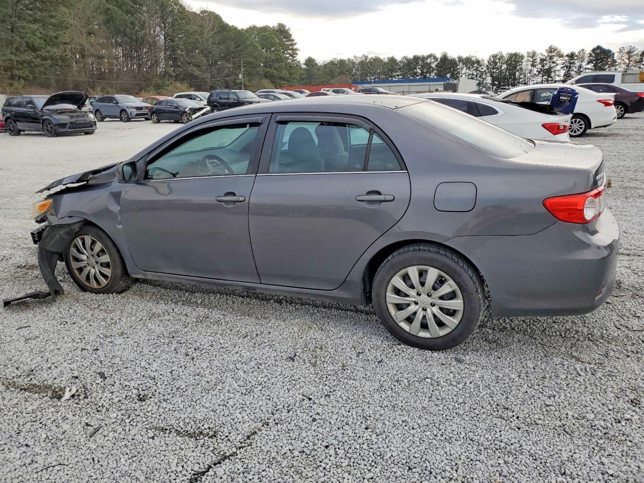 2013 TOYOTA COROLLA LE photo 2