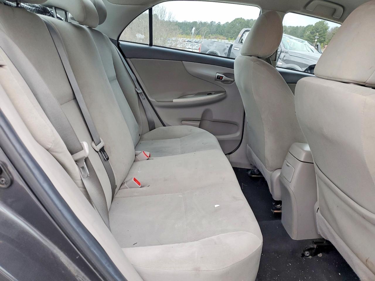 2013 TOYOTA COROLLA LE photo 10