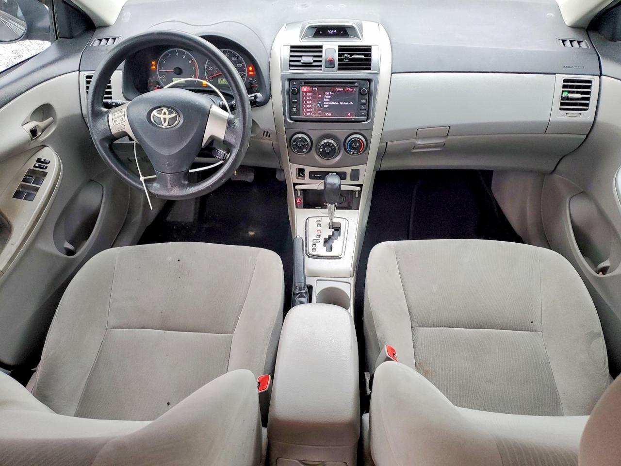 2013 TOYOTA COROLLA LE photo 8