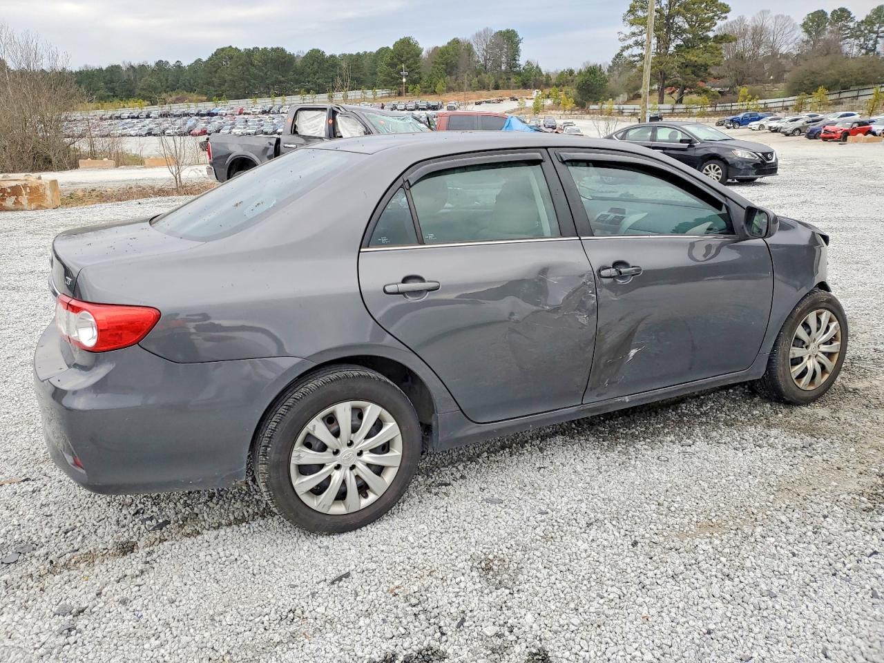 2013 TOYOTA COROLLA LE photo 3