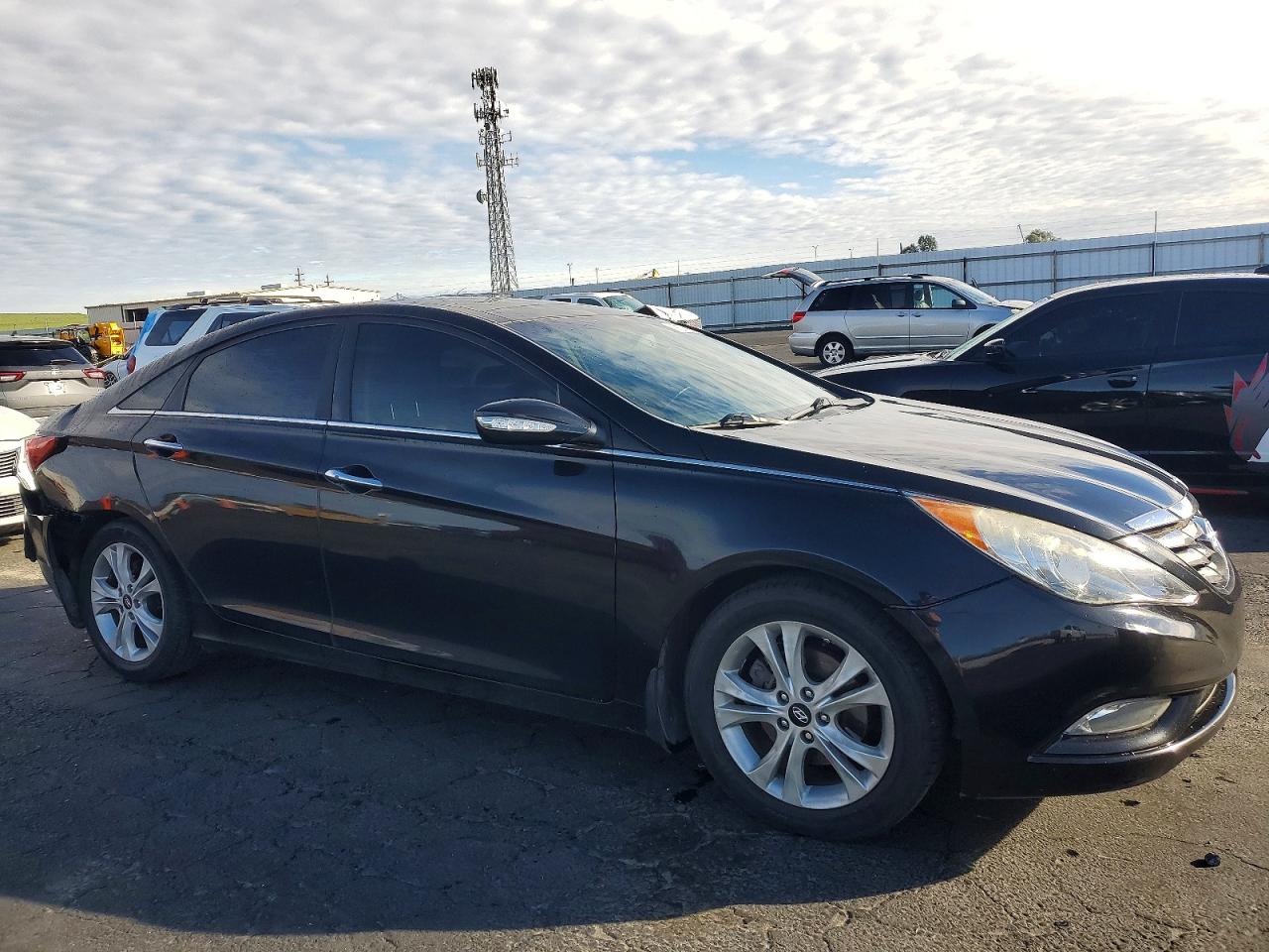 2013 HYUNDAI SONATA SE photo 4