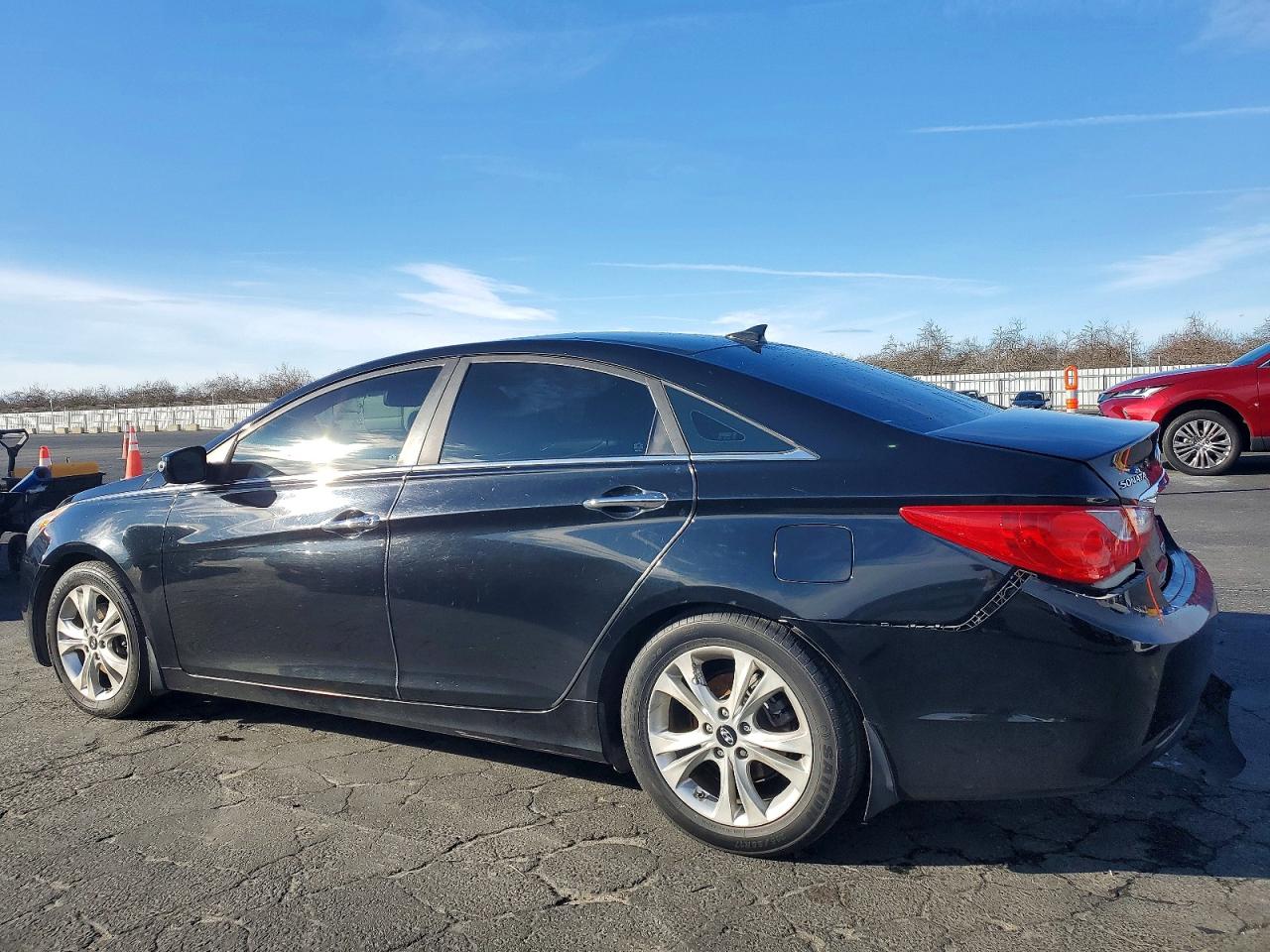 2013 HYUNDAI SONATA SE photo 2