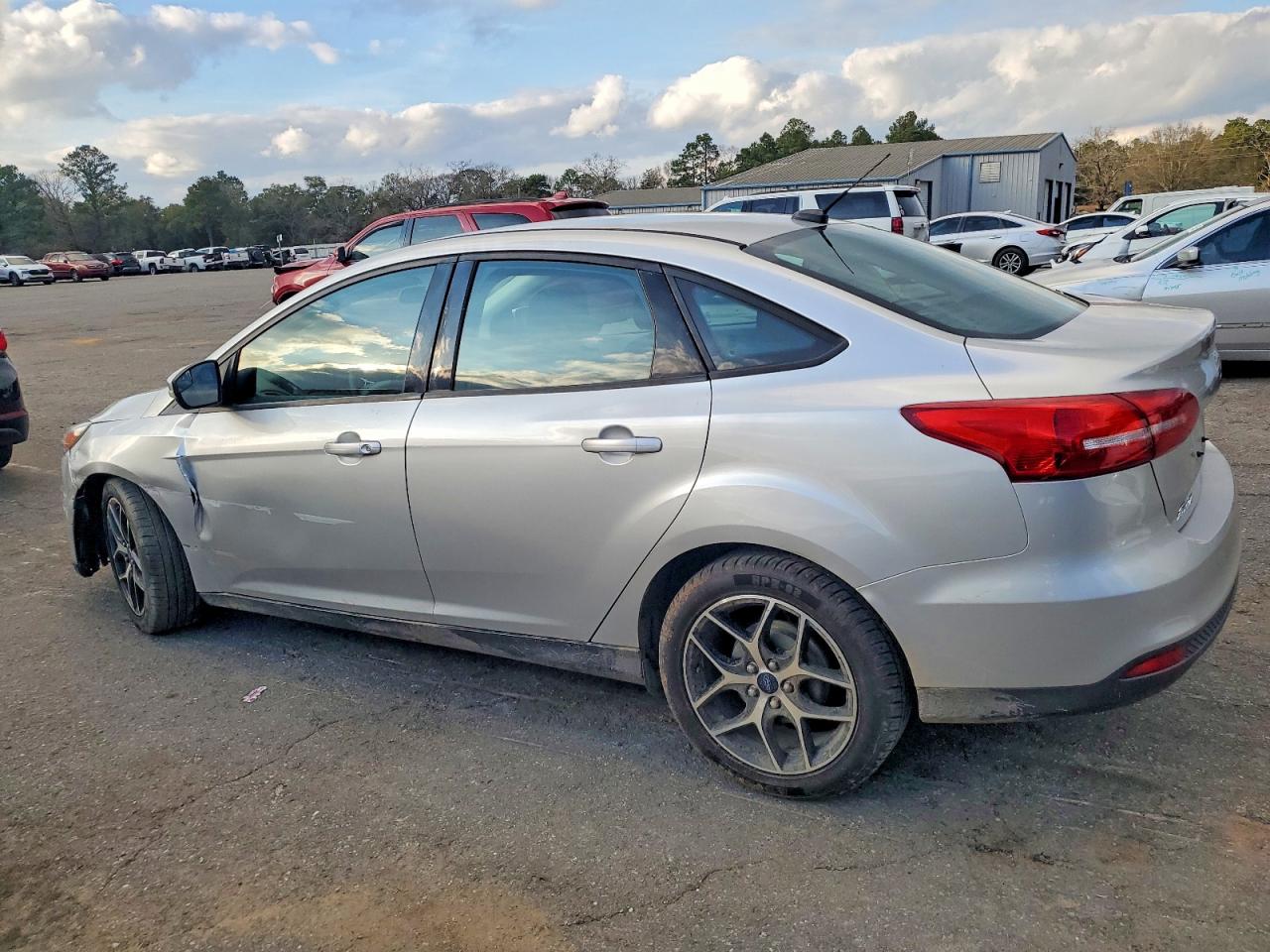 2015 FORD FOCUS SE photo 4