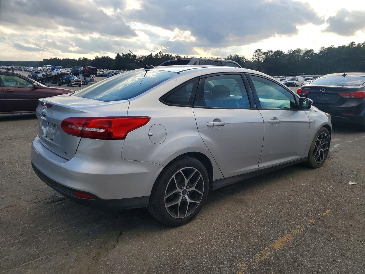 2015 FORD FOCUS SE photo 7
